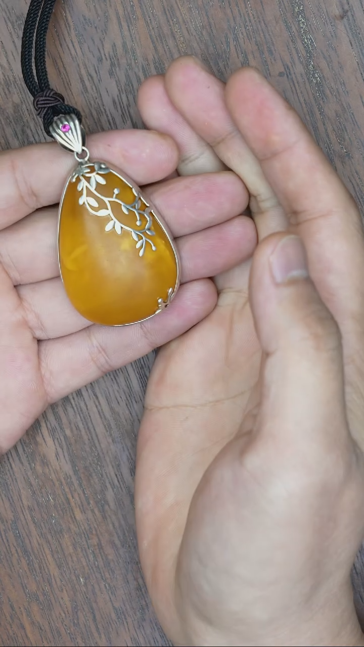 【闪购商品】琥珀裸石银S925镶嵌老蜡橘皮水滴吊坠