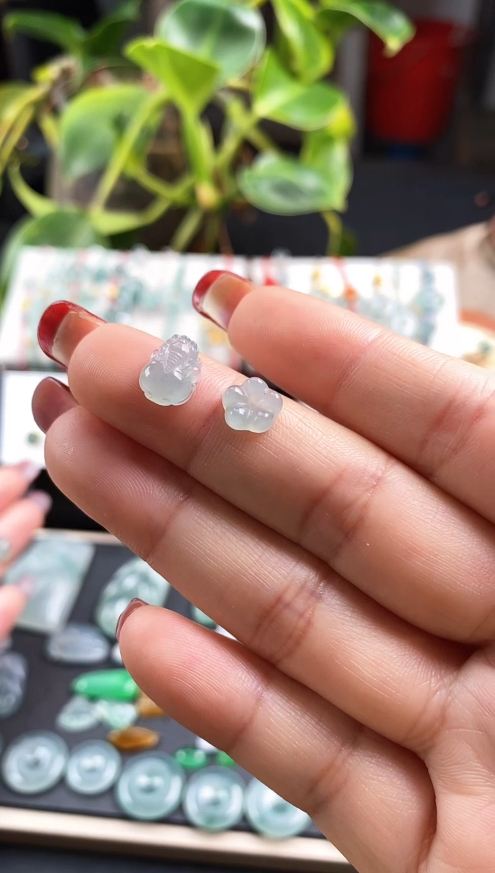 【闪购商品】翡翠颈饰未镶嵌貔貅小花