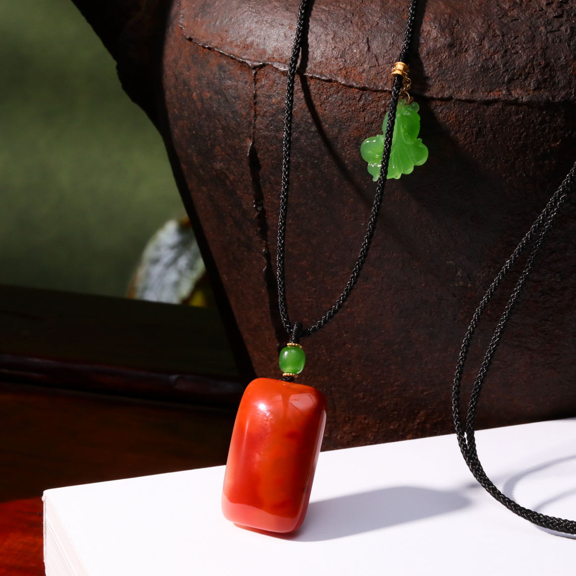 【意婵】《锦鲤游》18K金典藏级原矿牛血红南红无事牌和田玉-912567