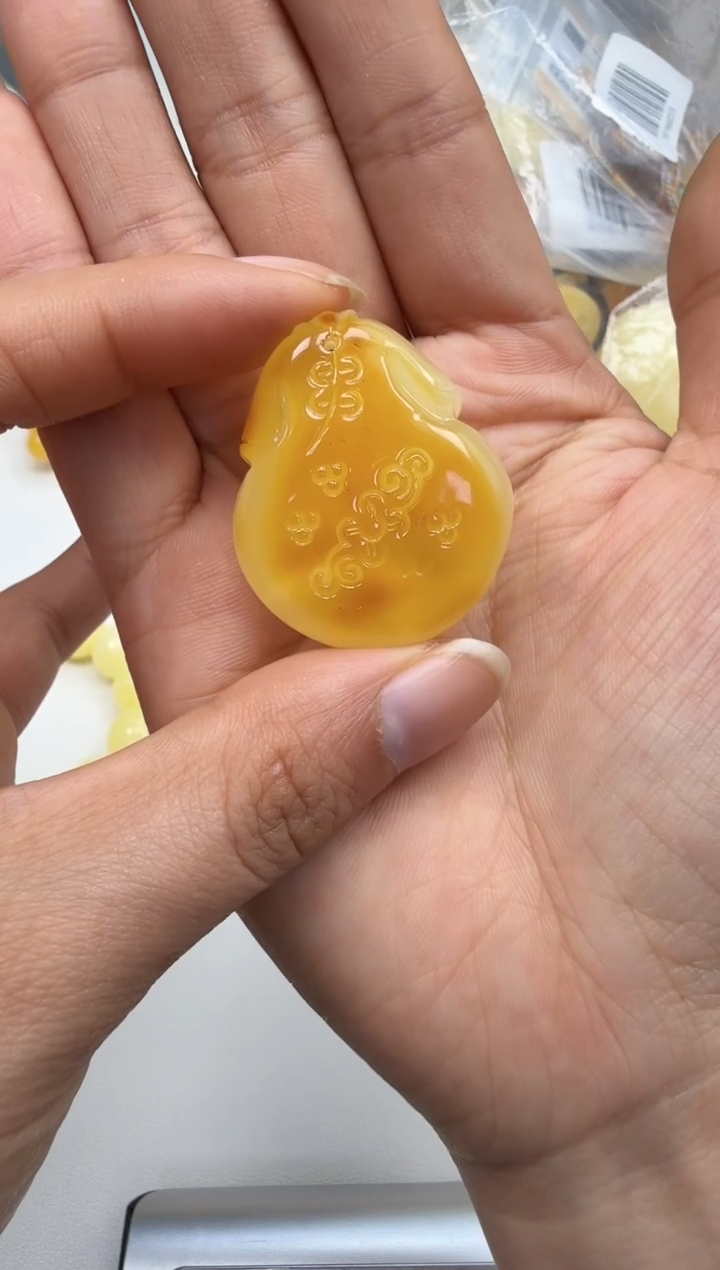 裸石琥珀未镶嵌如图