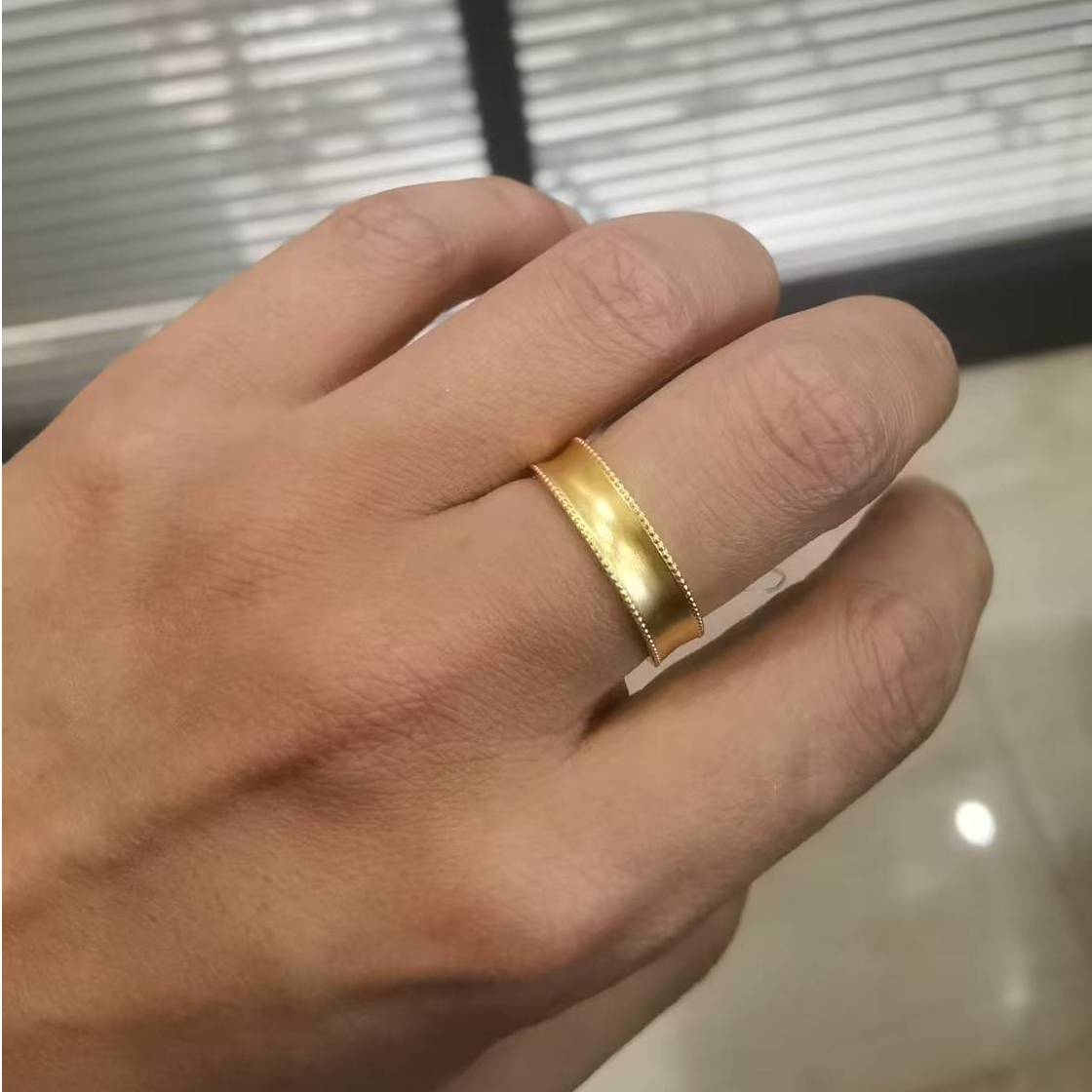 老庙2足金999男士素圈熔岩金戒指
