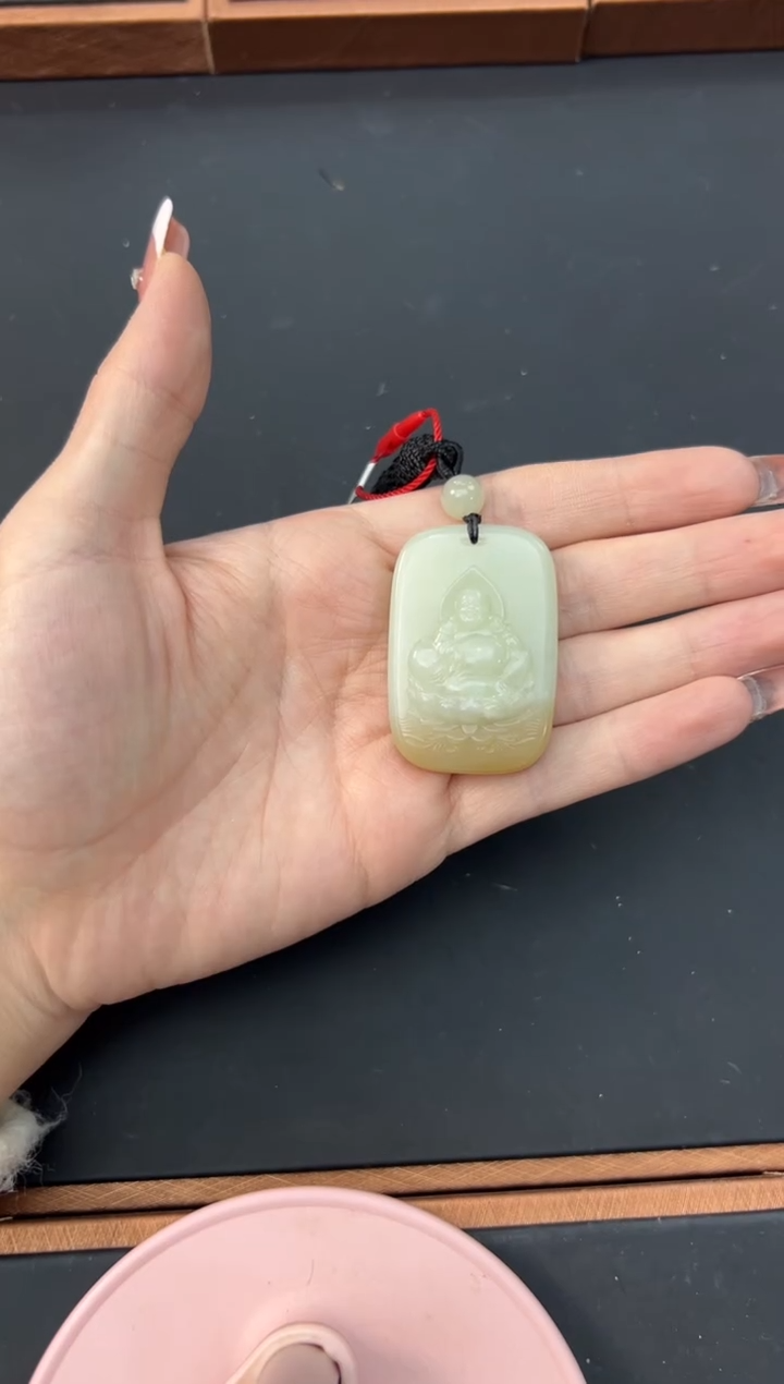 【闪购商品】和田玉吊坠(赠链)未镶嵌且末微色差迪克兰吊坠