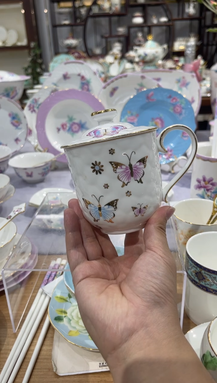 36%以上骨粉骨瓷盖杯 