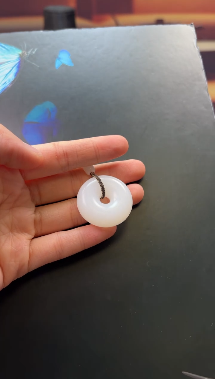 颈饰未镶嵌和田玉吊坠