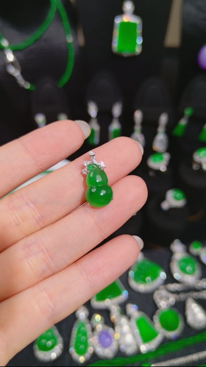 吊坠(不含链)18K金镶嵌翡翠葫芦吊坠