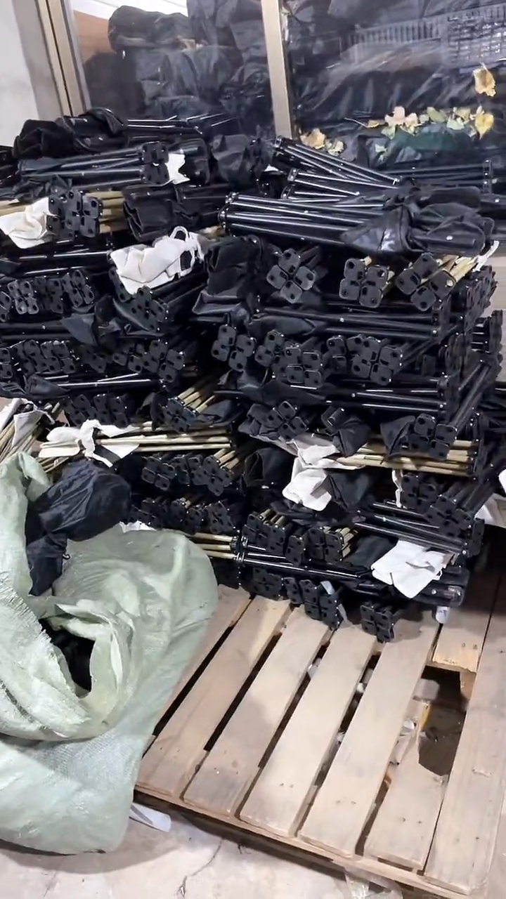 铁中号   折叠靠背   颜色随机