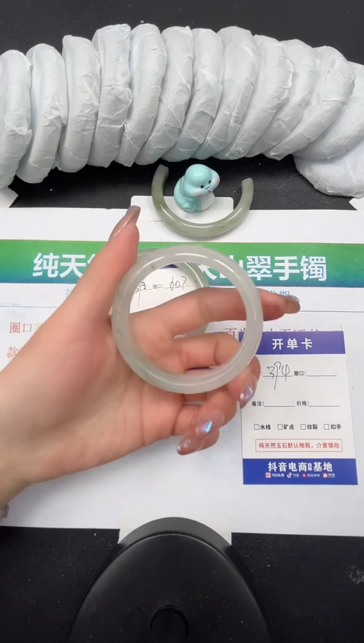 【闪购商品】石英质玉手镯未镶嵌394-53.9