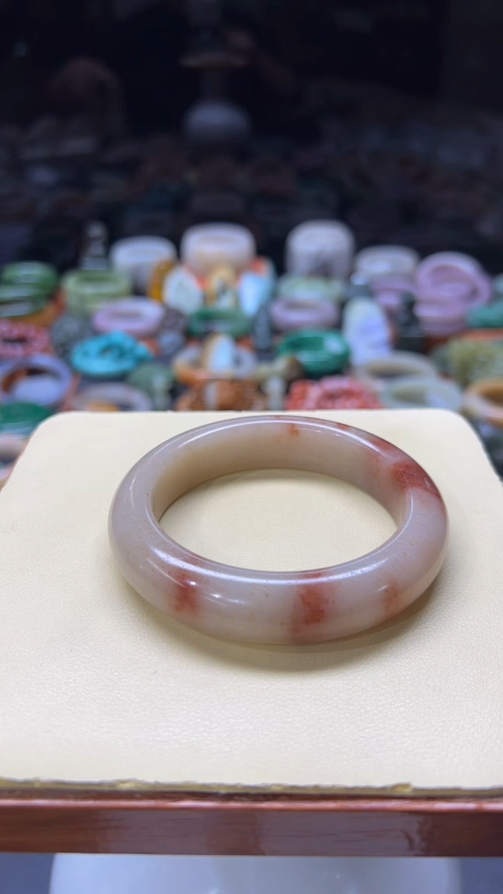 【闪购商品】石英质玉手镯合金100