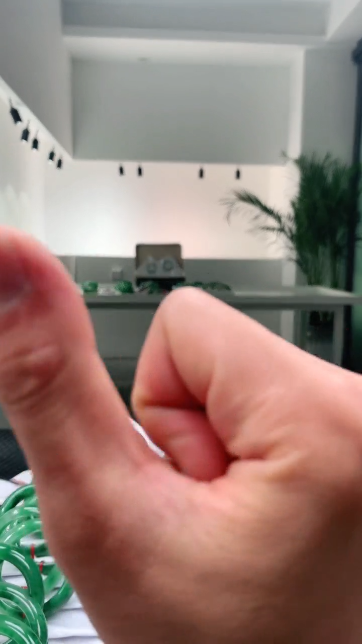 【闪购商品】石英质玉手镯未镶嵌冰飘花手镯