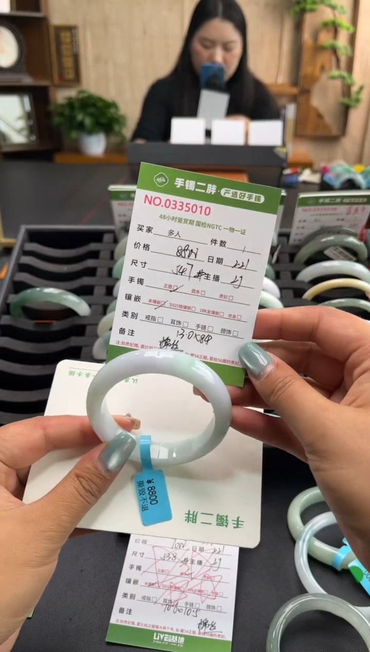 【闪购商品】翡翠手镯未镶嵌多人