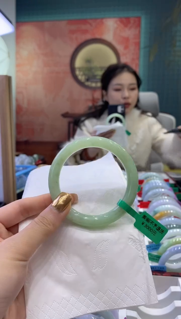 【闪购商品】翡翠手镯未镶嵌多人12815