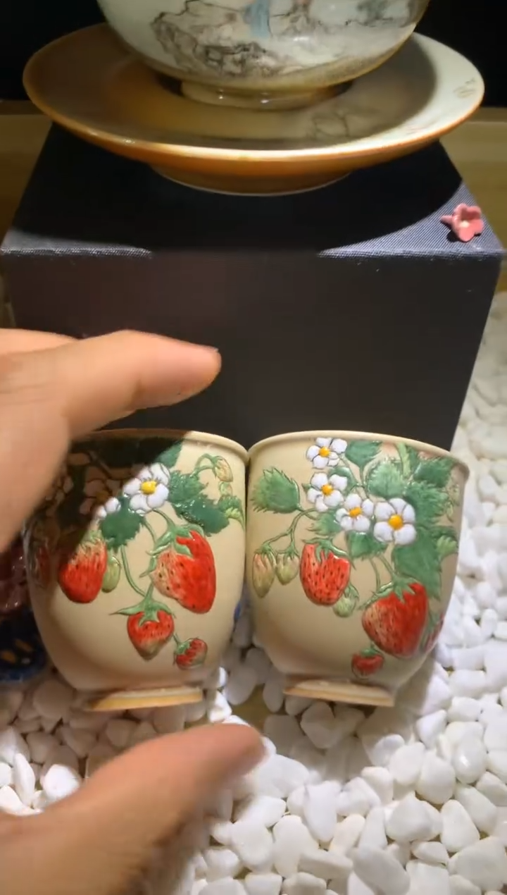 【闪购商品】拾泥手绘草莓杯一只