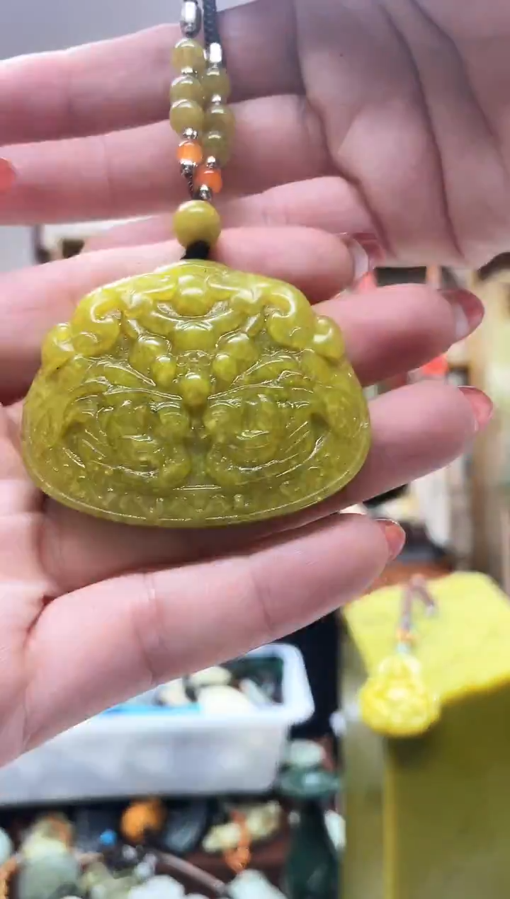 未镶嵌岫玉吊坠··