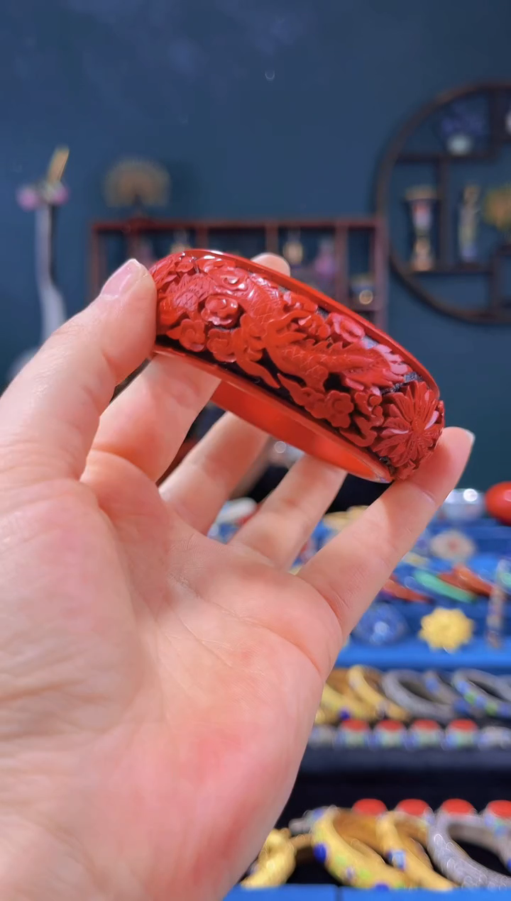 【闪购商品】非遗绝技 雕漆龙凤镯（57圈）