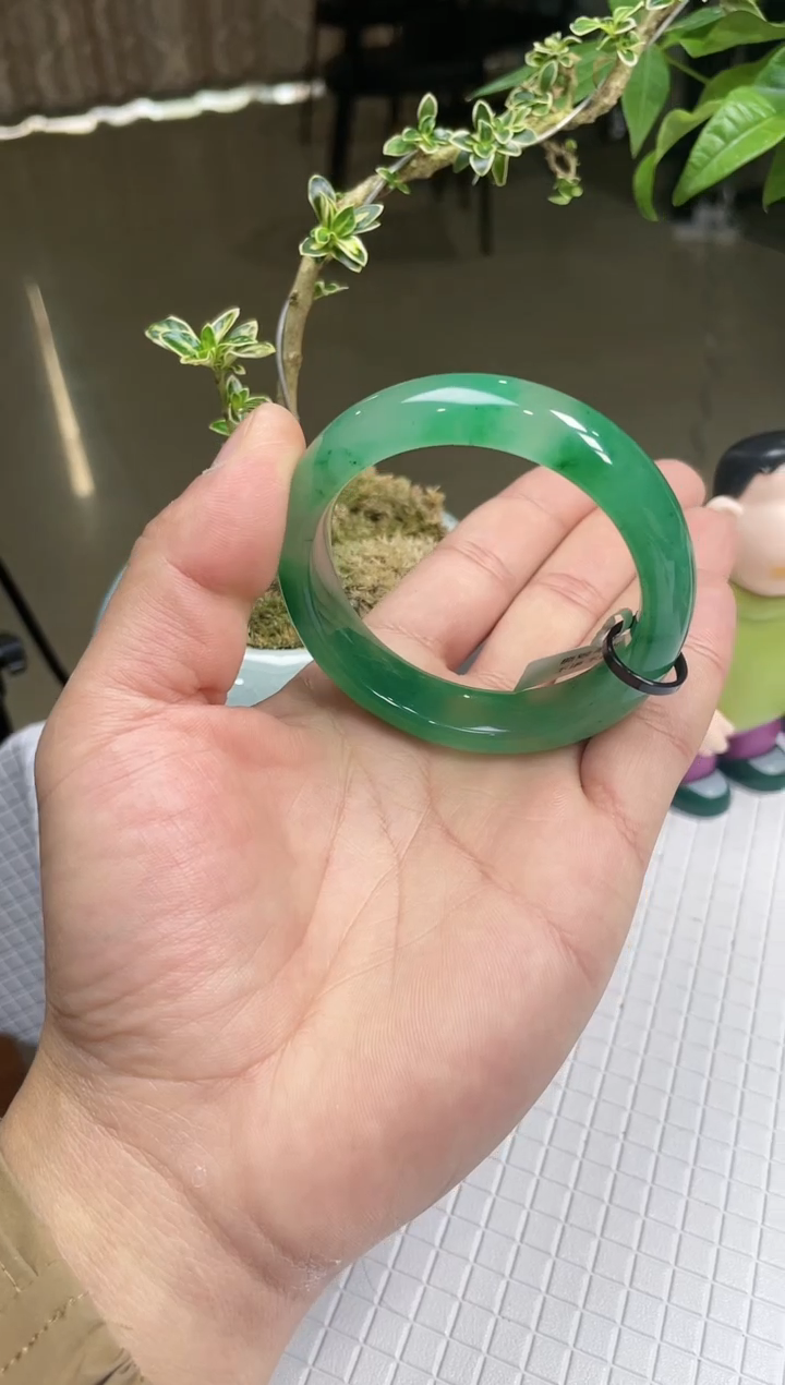 【闪购商品】石英质玉手镯未镶嵌非洲翠手镯多样性发货