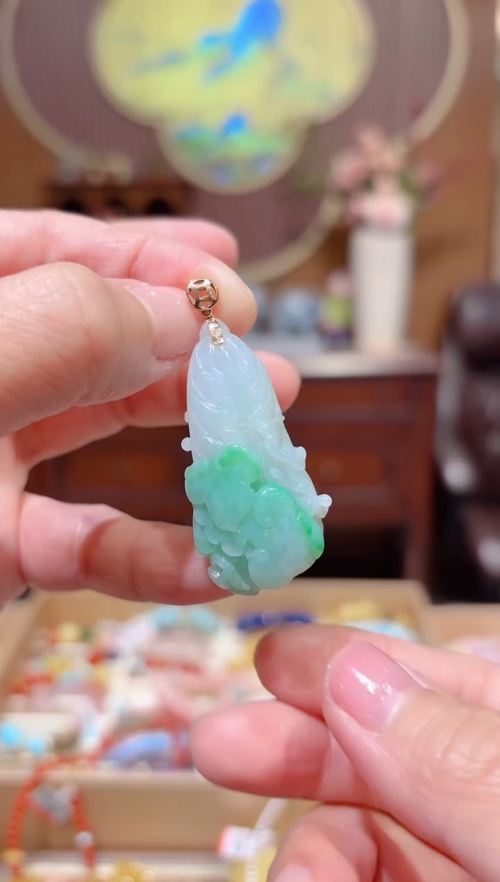 【闪购商品】翡翠颈饰18K金镶嵌白菜吊坠