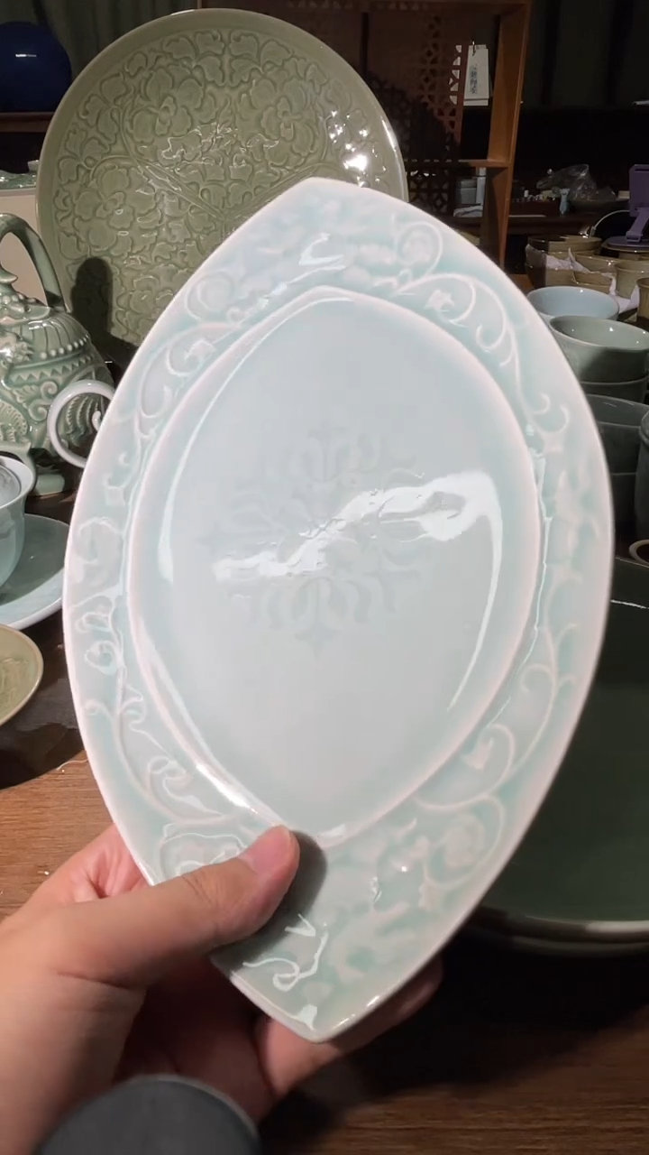 微瑕天青色小鱼盘1只