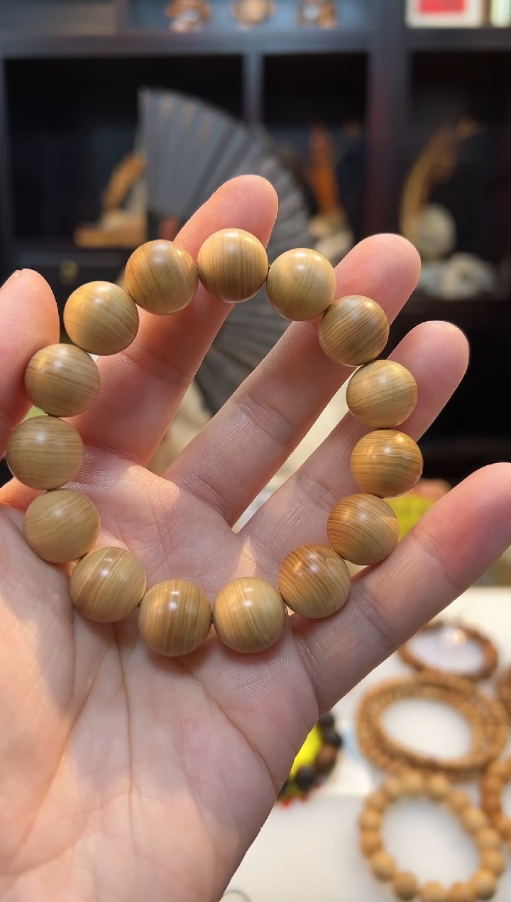 崖柏保真15红油雷击圆珠无礼盒