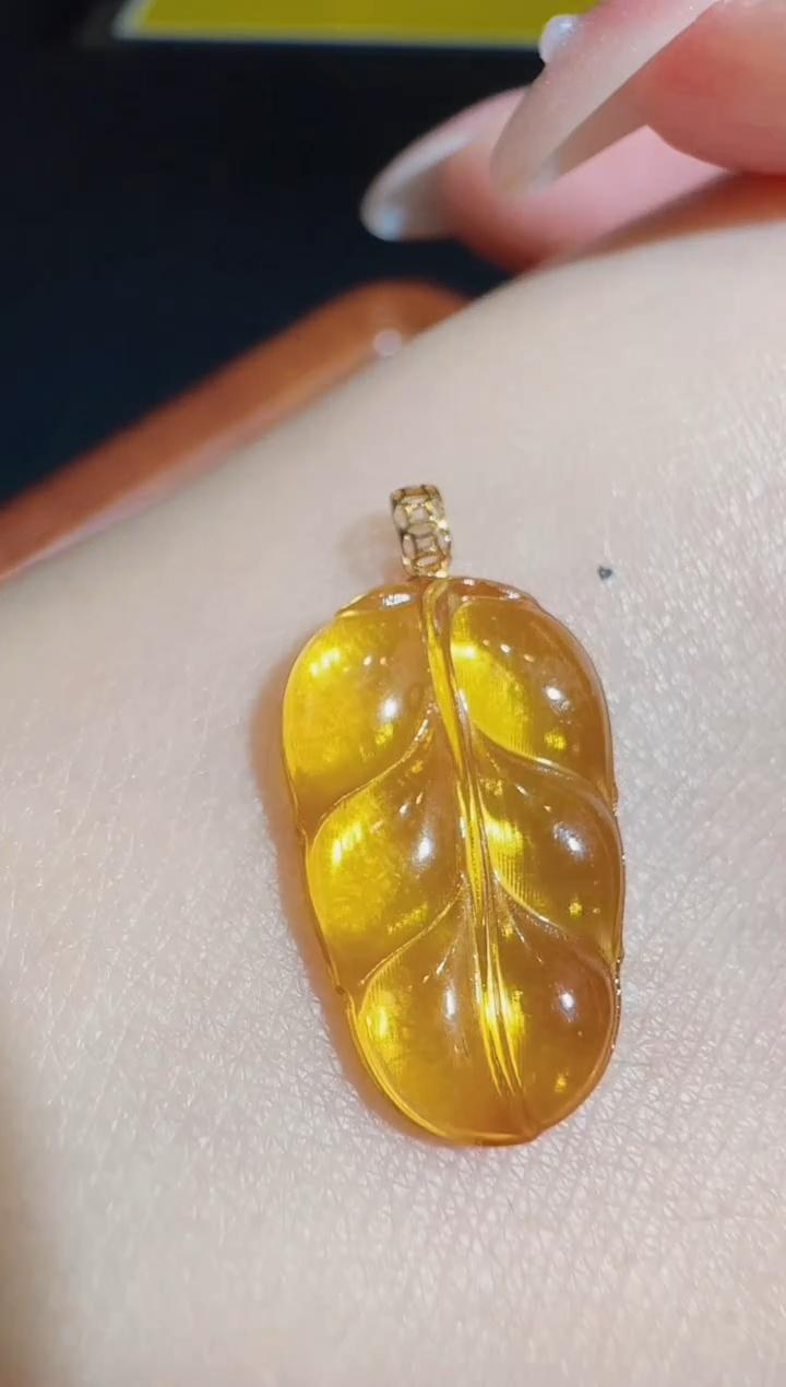 【闪购商品】琥珀吊坠(不含链)18K金镶嵌发一件