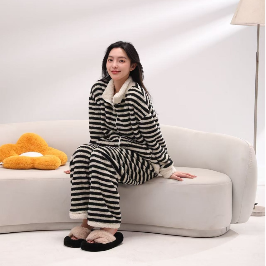 【包邮】2025冬季长款连帽长袖保暖条纹女士休闲加绒家居服套装睡衣
