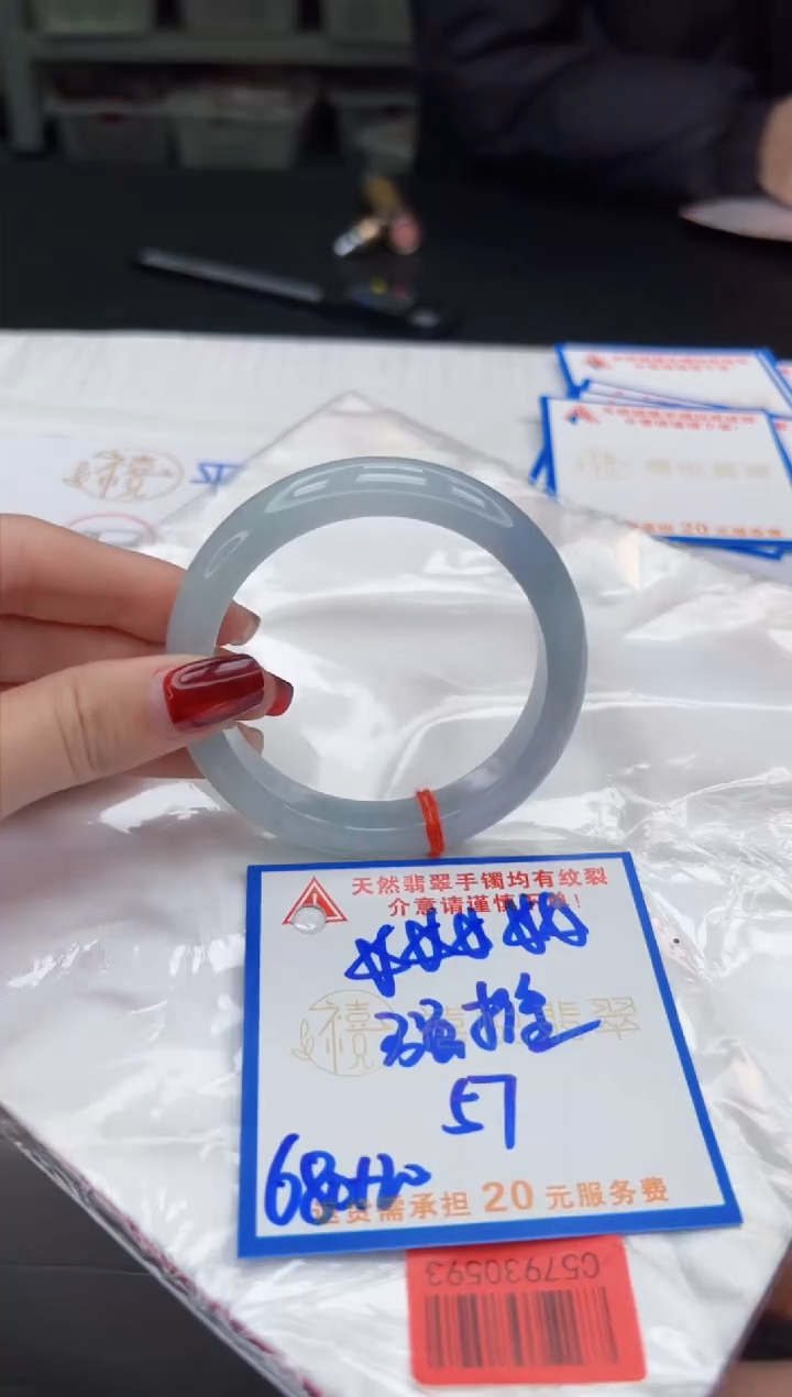 【闪购商品】翡翠手镯未镶嵌，手镯均需要有包容心
