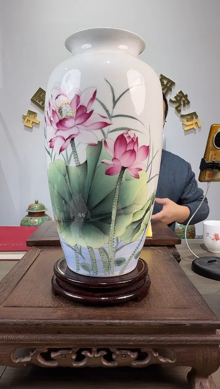 景德镇精美陶瓷荷花瓶