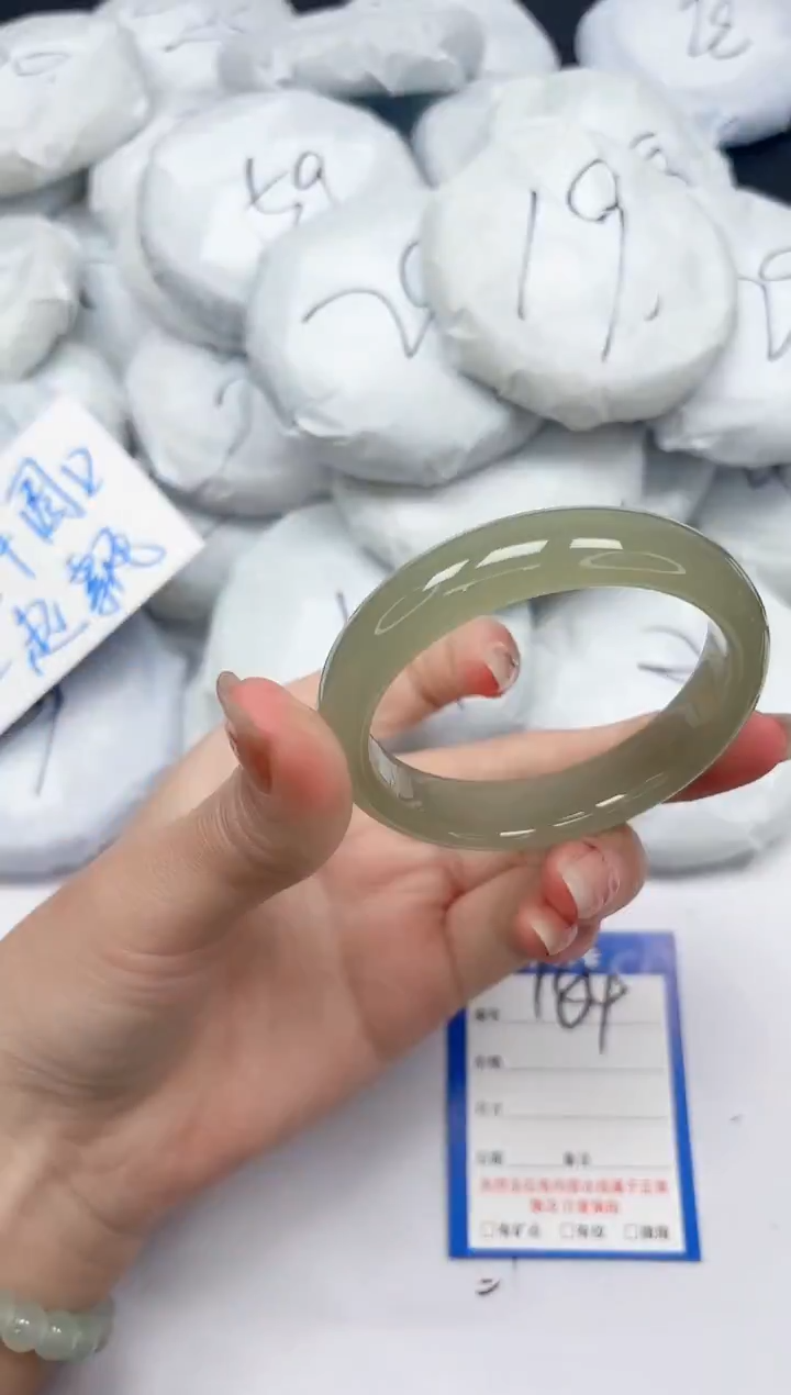 未镶嵌手镯石英质玉184/54.5