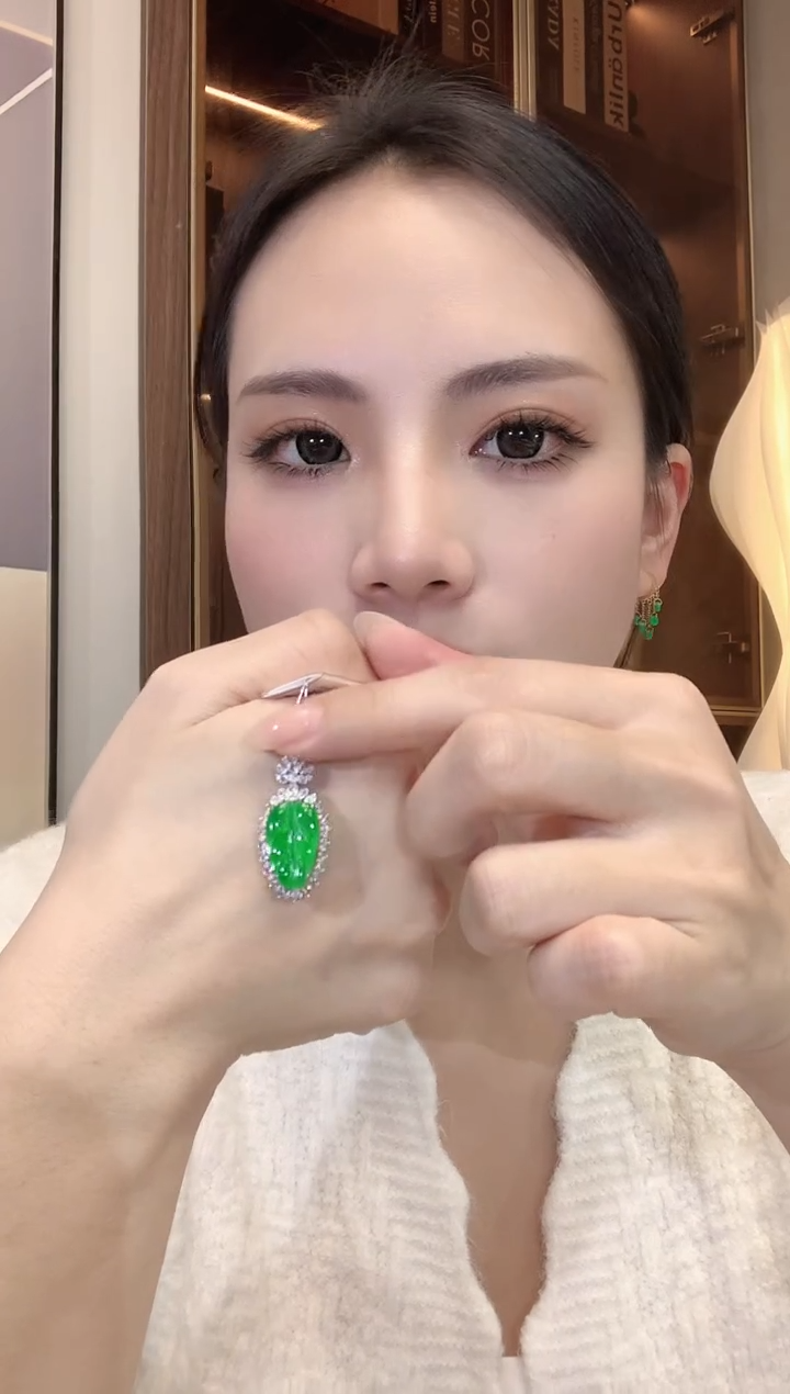 【闪购商品】翡翠吊坠(不含链)18K金镶嵌D19