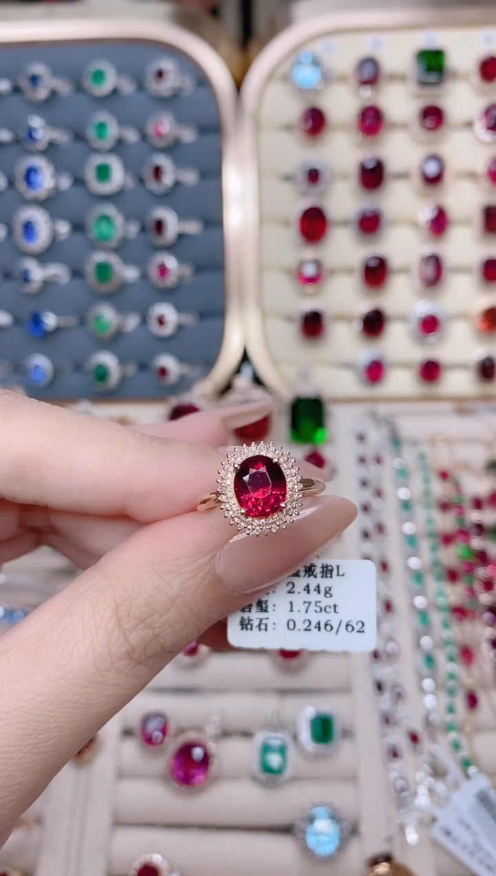 18K金镶嵌碧玺戒指碧玺1.75ct