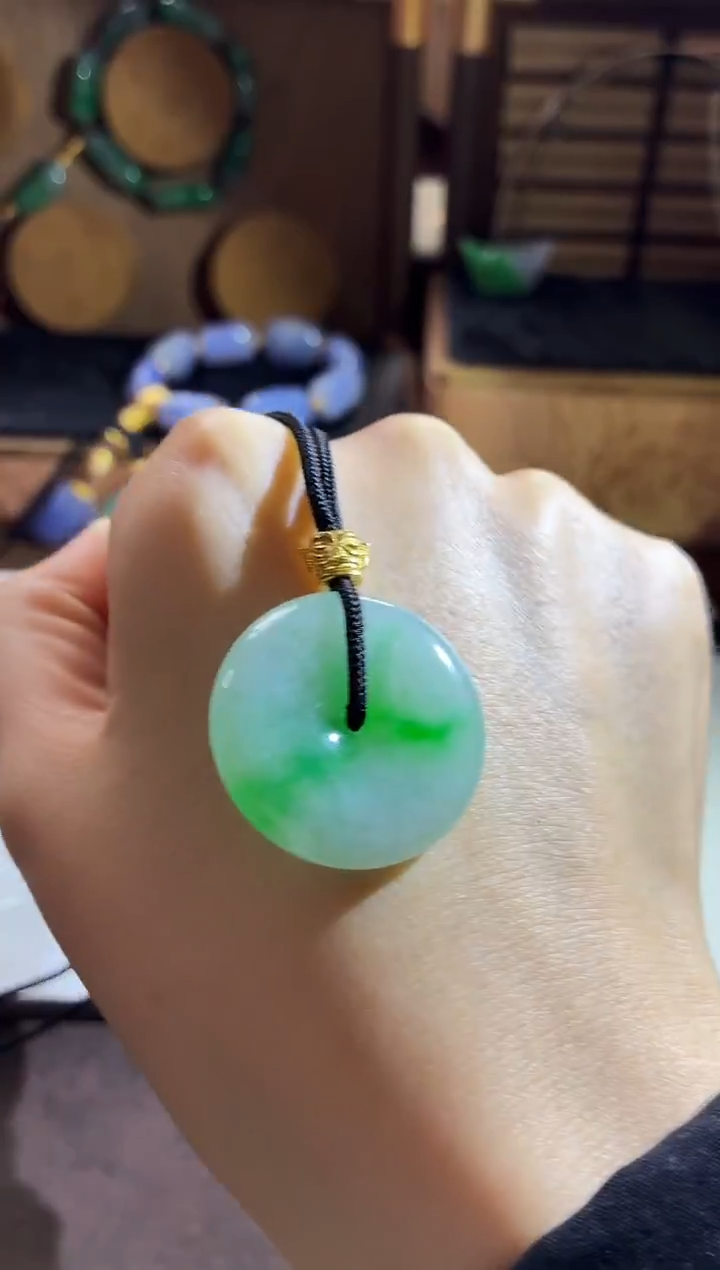 颈饰未镶嵌翡翠吊坠