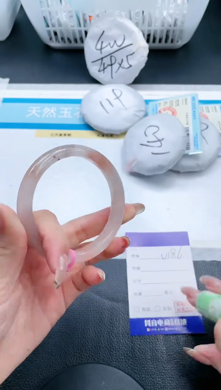 【闪购商品】石英质玉手镯未镶嵌21V186-60