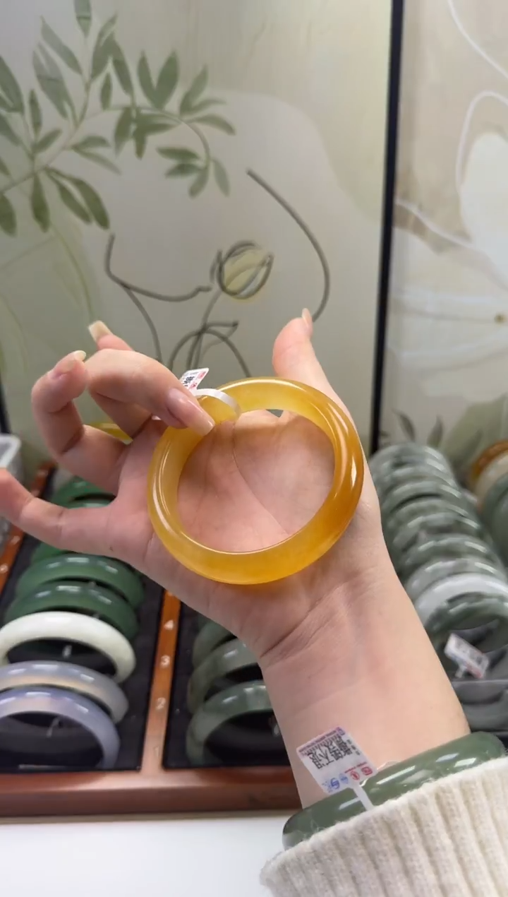 未镶嵌石英质玉（黄龙玉）手镯56.7mm
