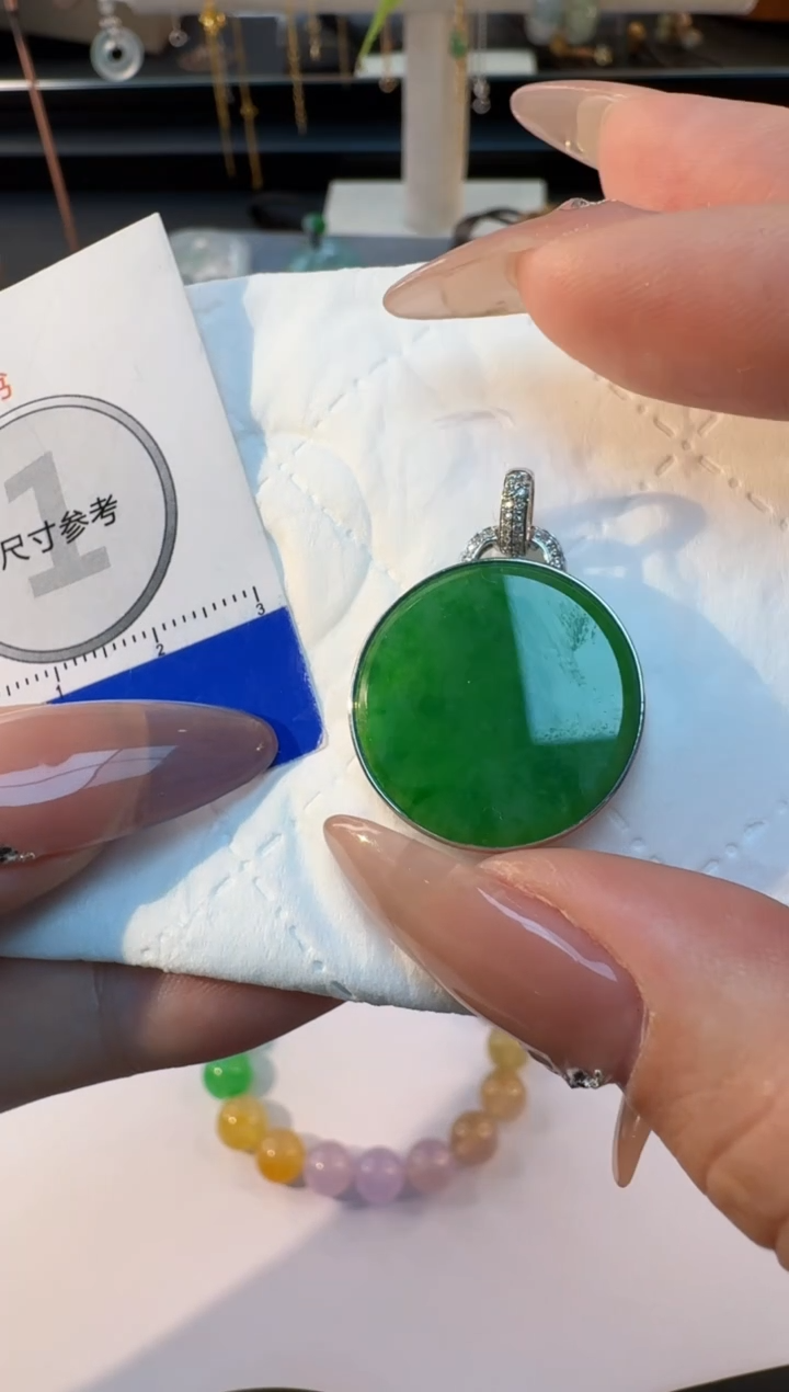 【闪购商品】翡翠颈饰18K金镶嵌缅甸翡翠A货吊坠