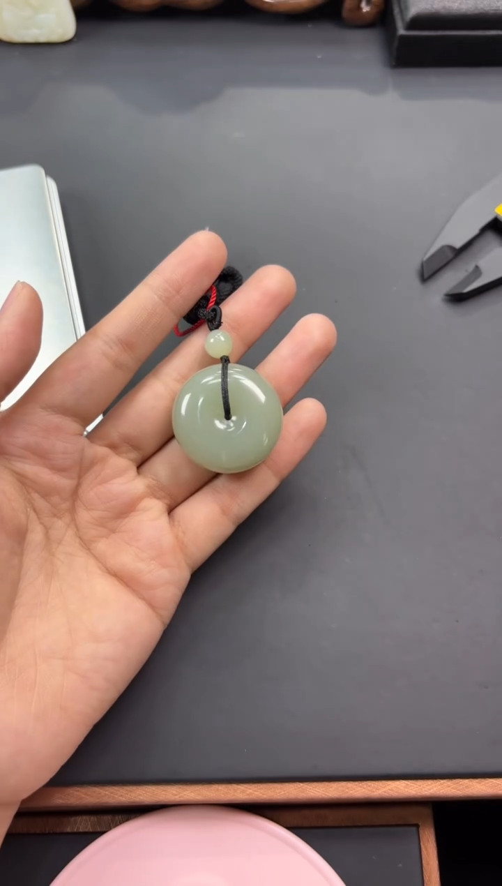 【闪购商品】和田玉吊坠(赠链)未镶嵌且末微色差近矿吊坠