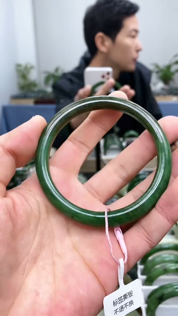 【闪购商品】和田玉手镯未镶嵌64