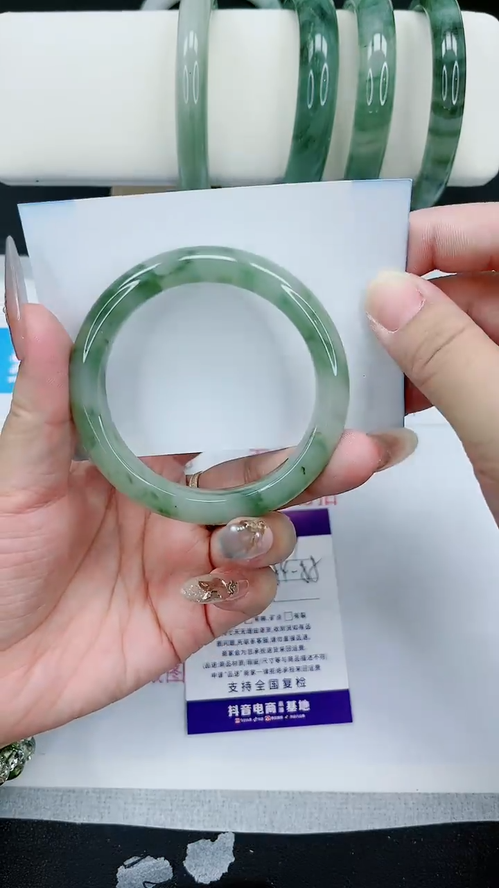 【闪购商品】石英质玉手镯未镶嵌169号/54-55圈