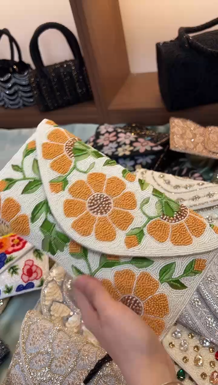 织物百格汇手工串珠包