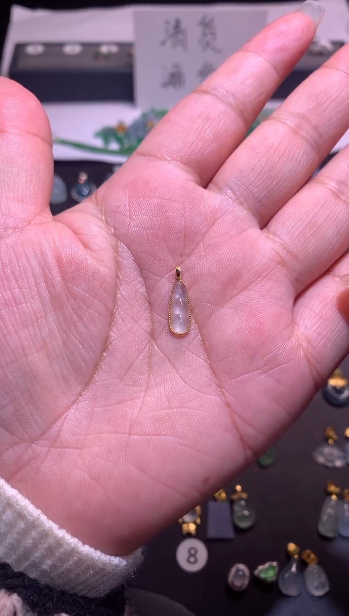 【闪购商品】翡翠吊坠(不含链)18K金镶嵌1