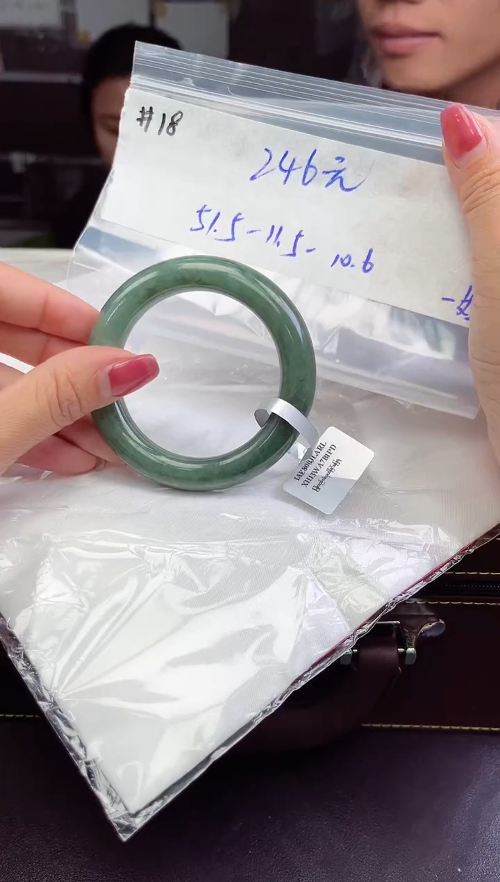 【闪购商品】翡翠手镯未镶嵌手镯   18
