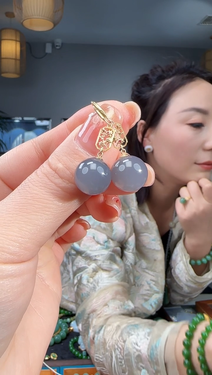 18K金镶嵌和田玉耳饰1