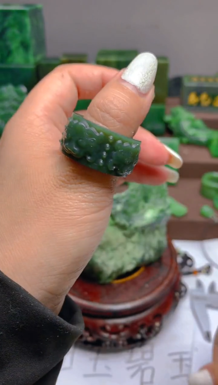 和田玉（碧玉）未镶嵌珠宝半成品1