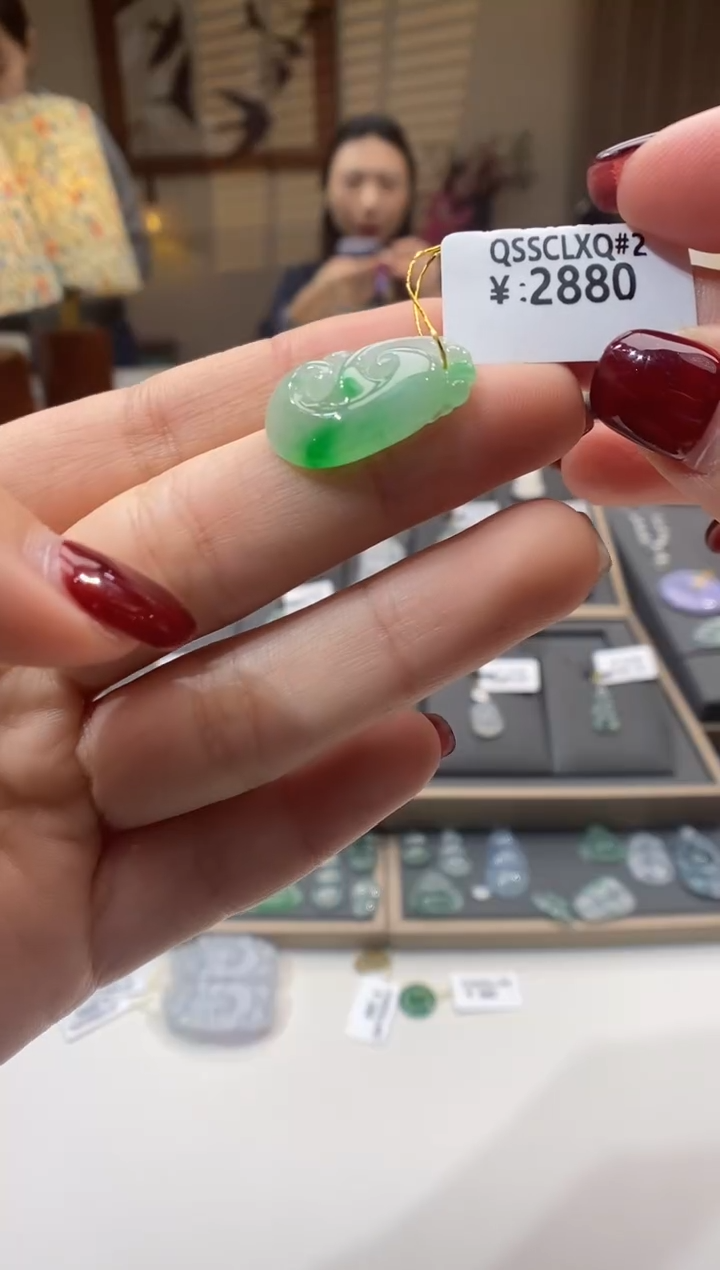 【闪购商品】翡翠颈饰未镶嵌如意