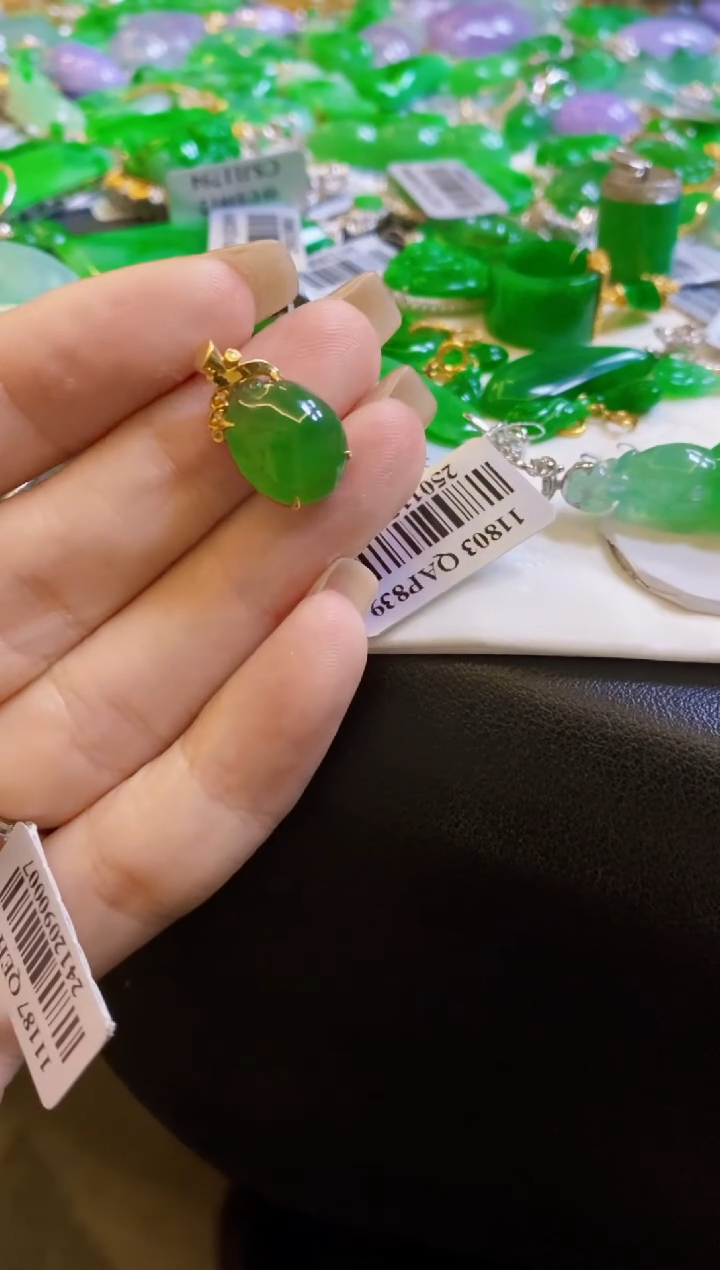 【闪购商品】定制翡翠18K金镶嵌吊坠
