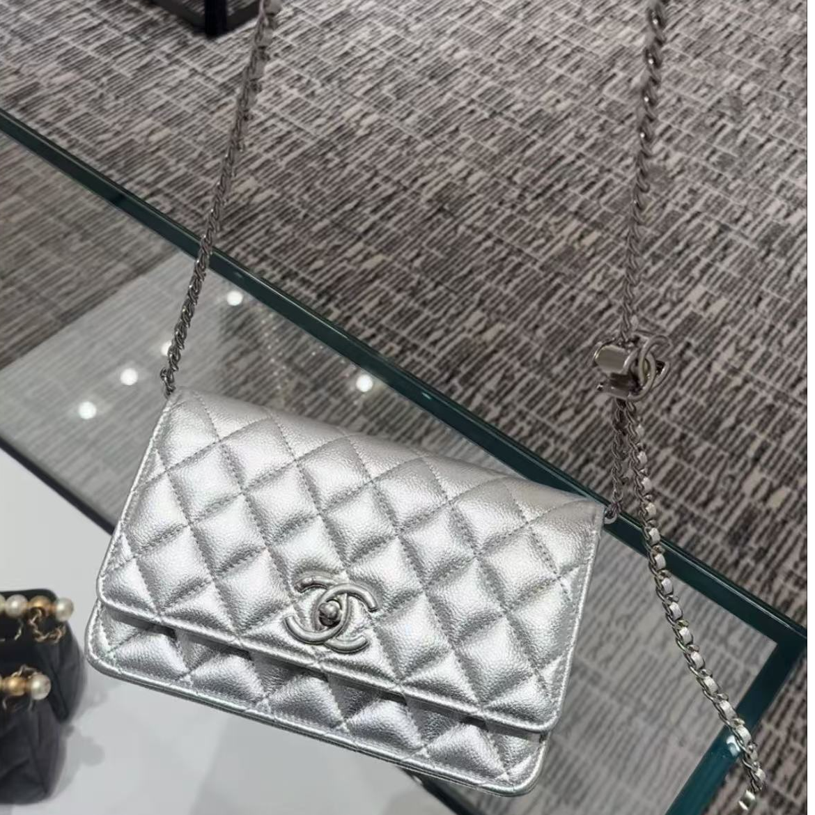 未使用 Chanel/香奈儿 展会外场！银色鱼子酱菱格纹woc包