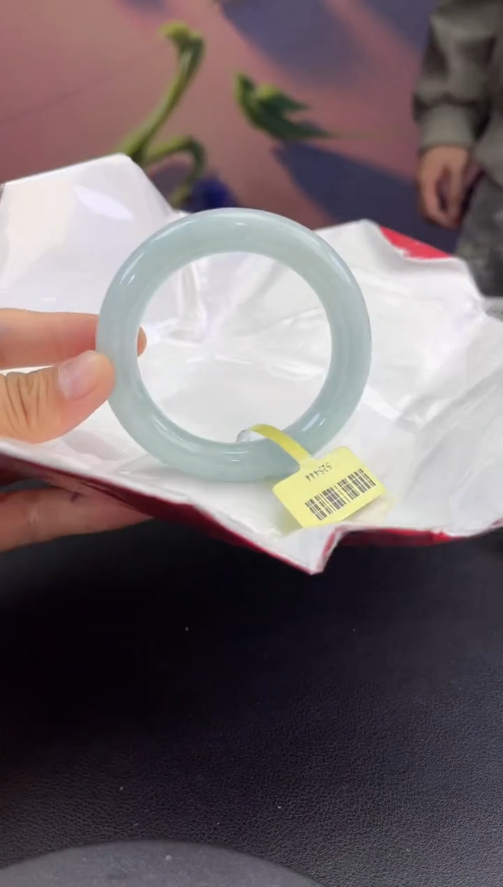 翡翠未镶嵌手镯1翡翠手镯