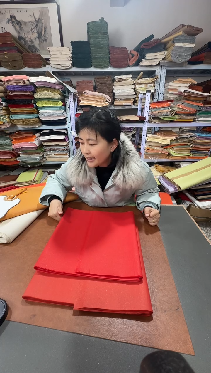 F*Y34*138大红色光板真金25张  枫叶红25张