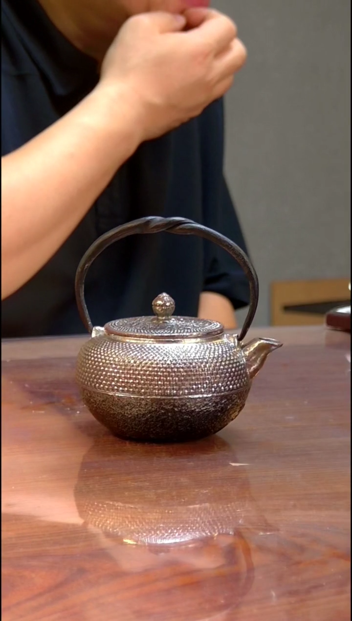 铸铁谢**龙日本岩铸砂铁茶壶