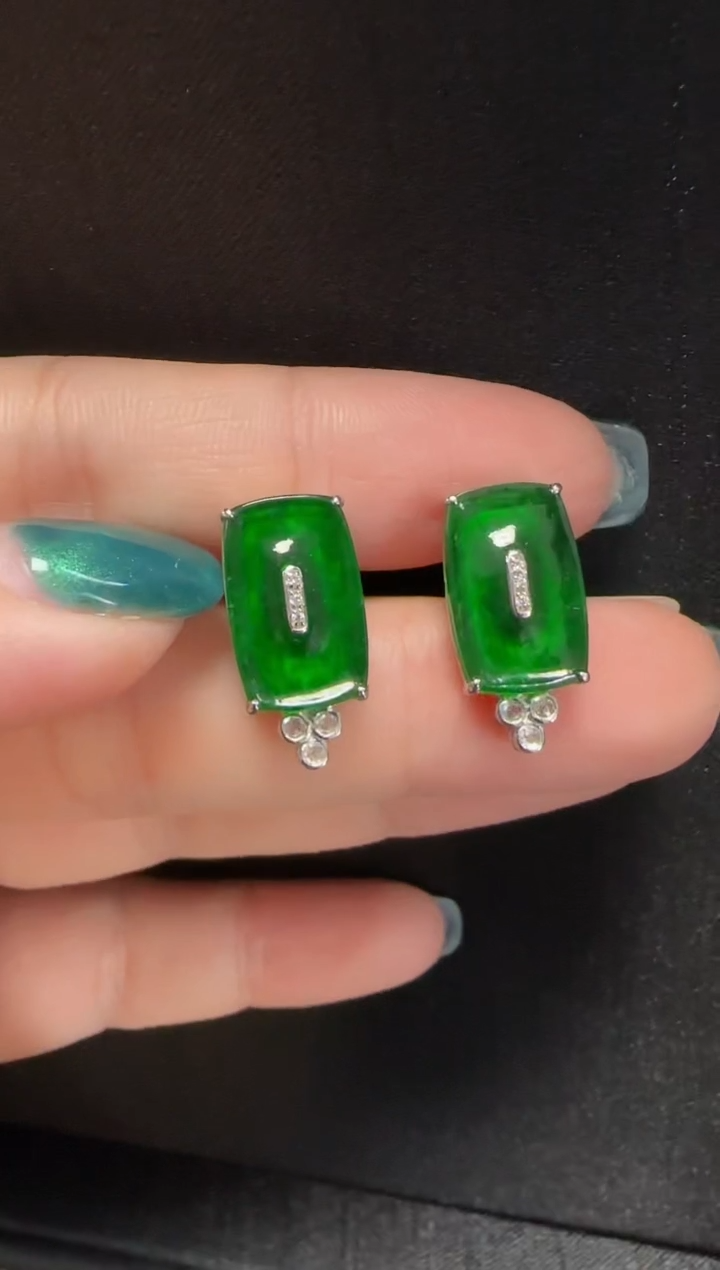 【闪购商品】翡翠耳饰18K金镶嵌009福贝一对