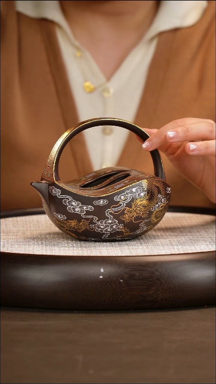 茶壶紫砂耿浩 纯紫老泥 无极提梁（金银绘） 310cc