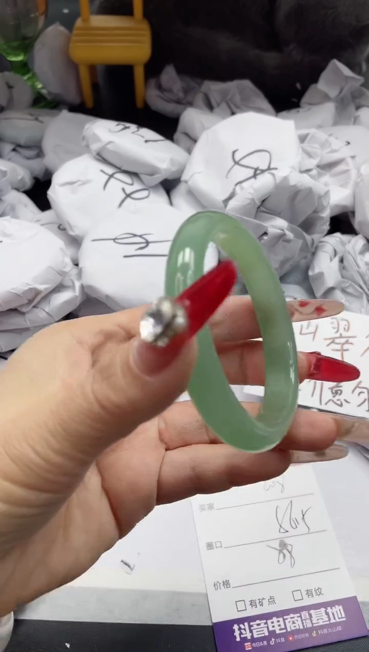 【闪购商品】石英质玉手镯未镶嵌208